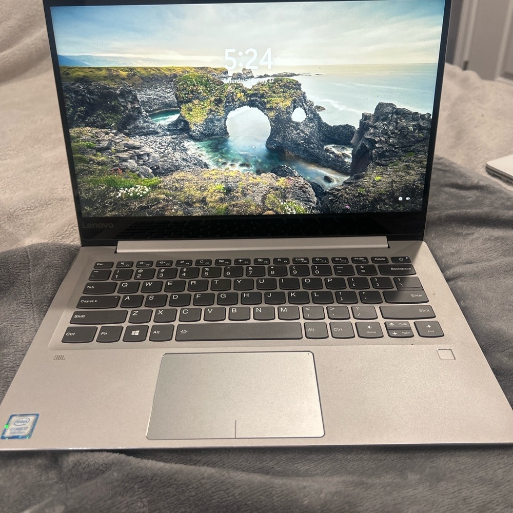 Lenovo ideapad 720s-14ikb i7 8th gen 8gb RAM 256GB SSD